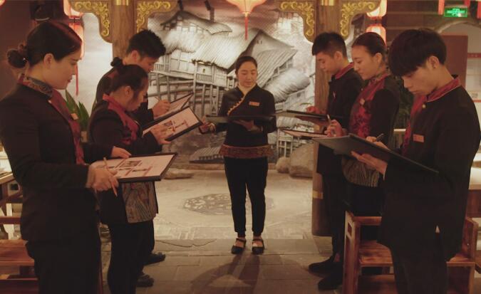 想提高火鍋加盟店利潤，得從培養(yǎng)服務(wù)員開始
