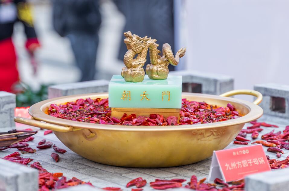 80萬開火鍋店加盟好還是自己開店好？