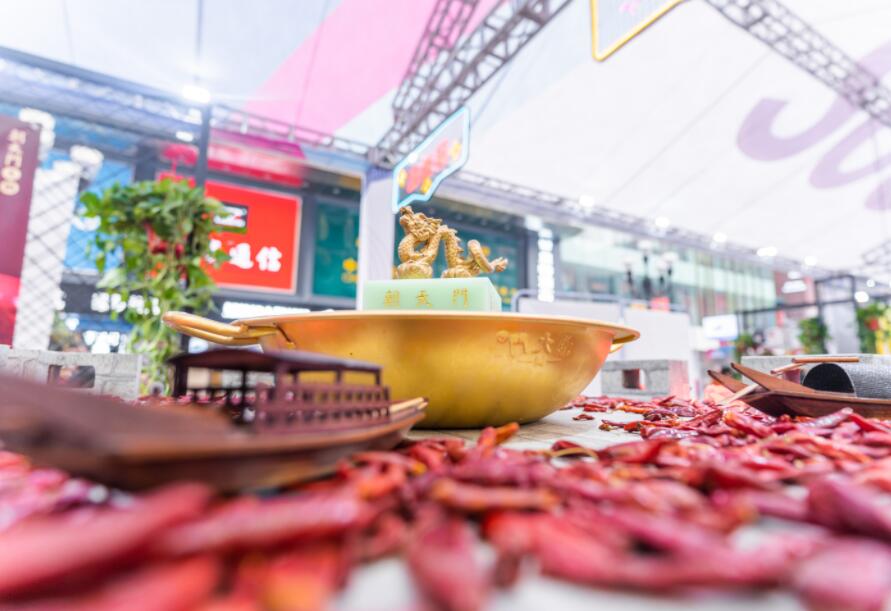 220萬(wàn)能開(kāi)一家多大規(guī)模的火鍋店？