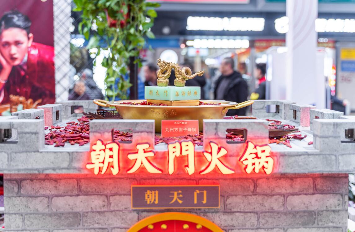 開火鍋加盟店，要學(xué)會(huì)用服務(wù)感動(dòng)顧客！