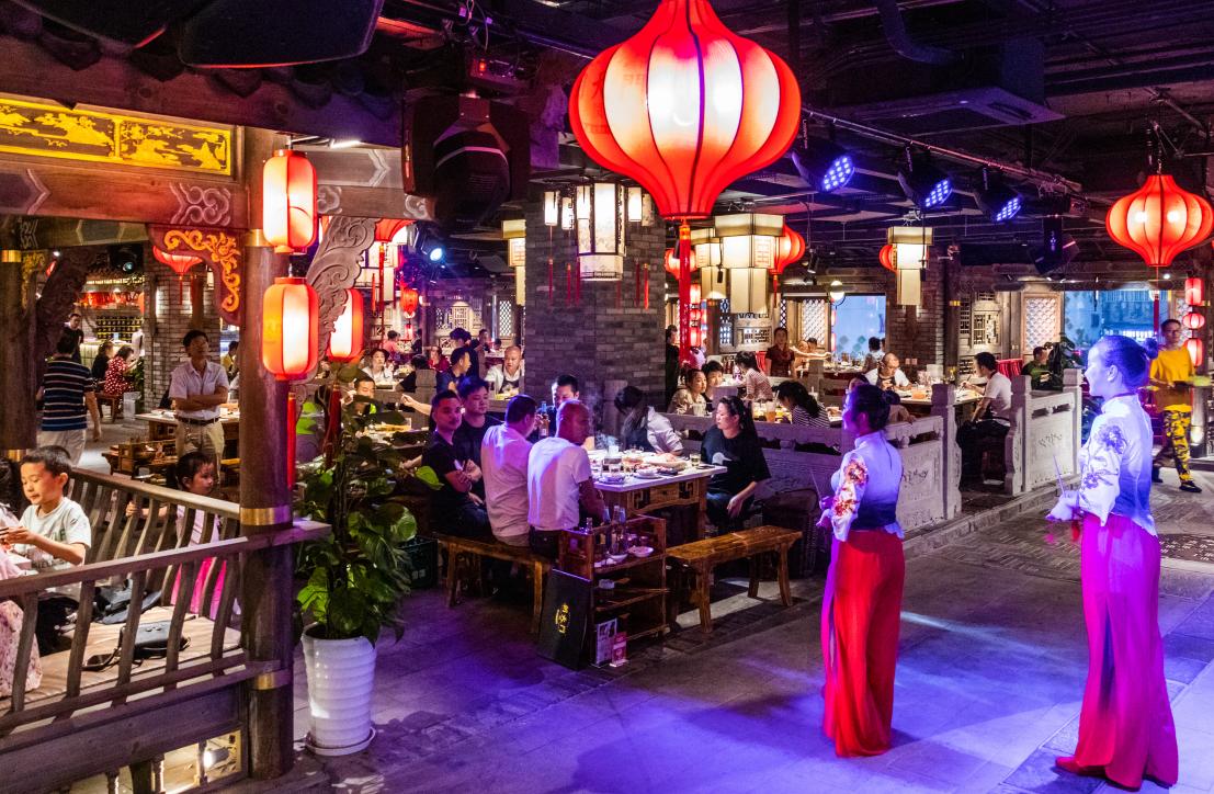 黑河開火鍋加盟店，選明星店還是老品牌？