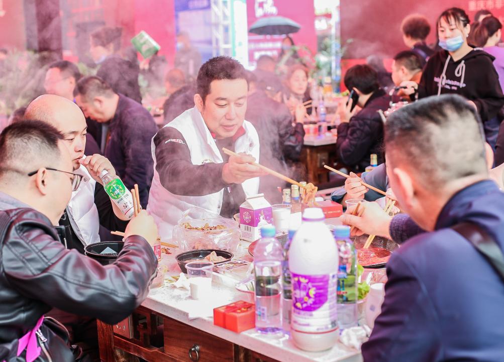 加盟朝天門火鍋如何？營運(yùn)部提供全程保姆式扶持！