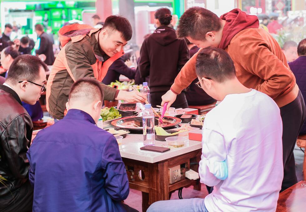 阿爾山開(kāi)火鍋加盟店，如何戳中顧客的心？