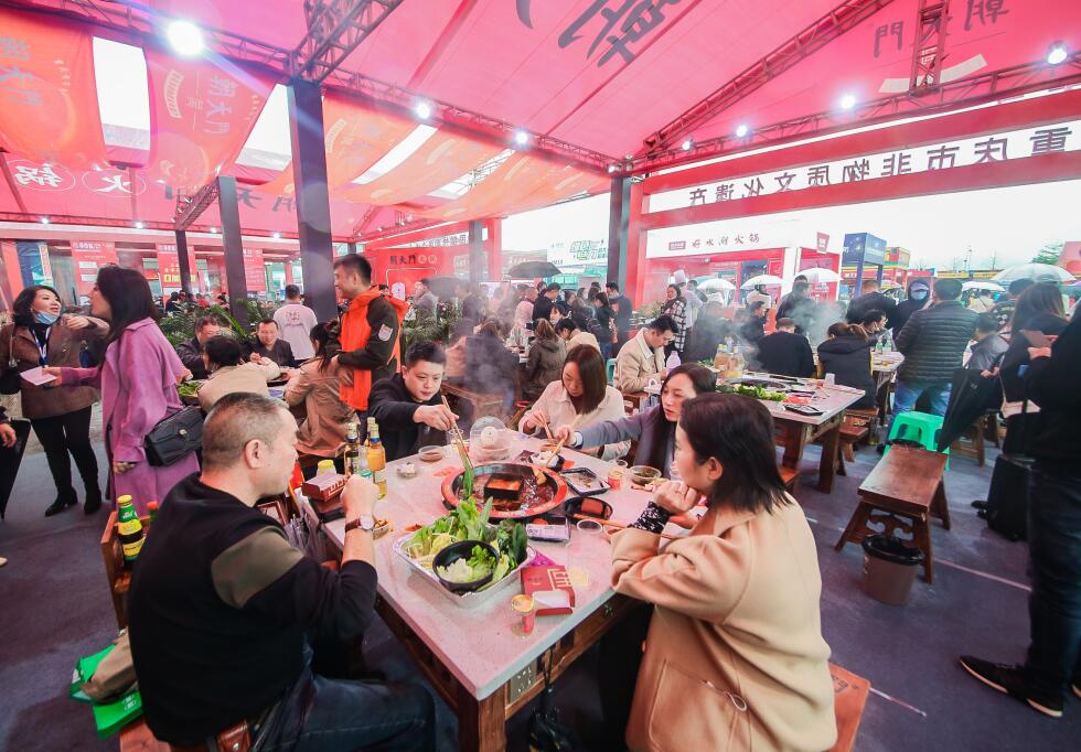 來重慶除了打卡網(wǎng)紅景點(diǎn)，還可以品嘗人間煙火！