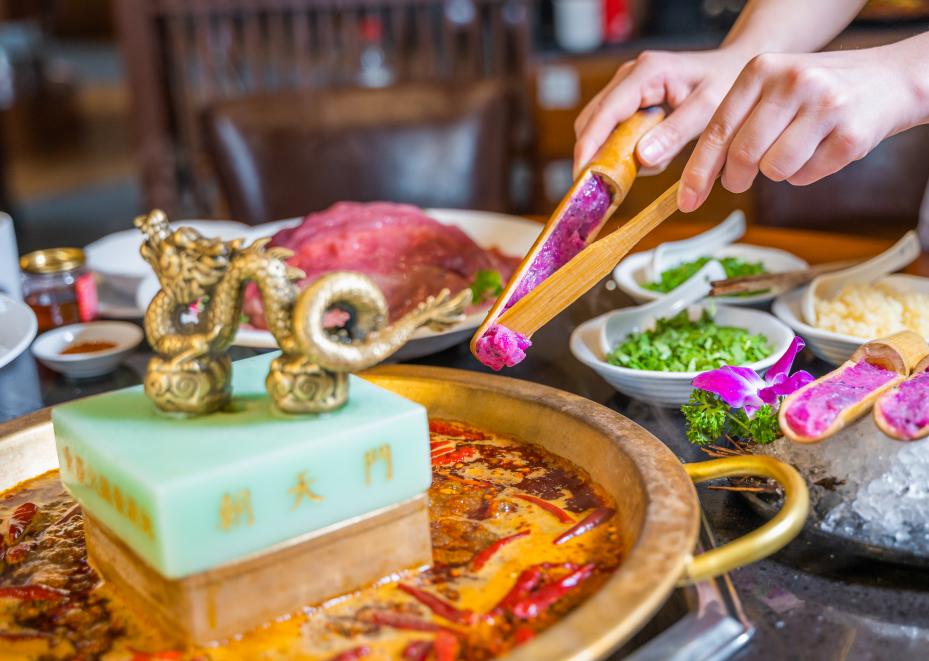 重慶有名氣的火鍋品牌有哪些？這家的歷史有點(diǎn)久遠(yuǎn)！