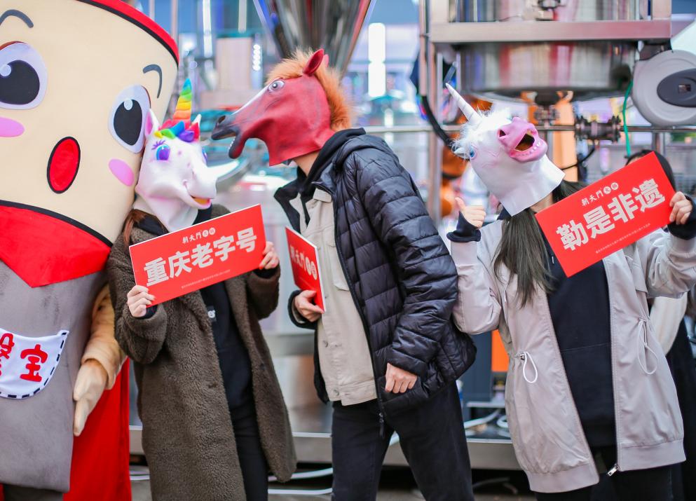 唱歌、換裝、劇本殺，火鍋店們玩起了哪些“跨界”？
