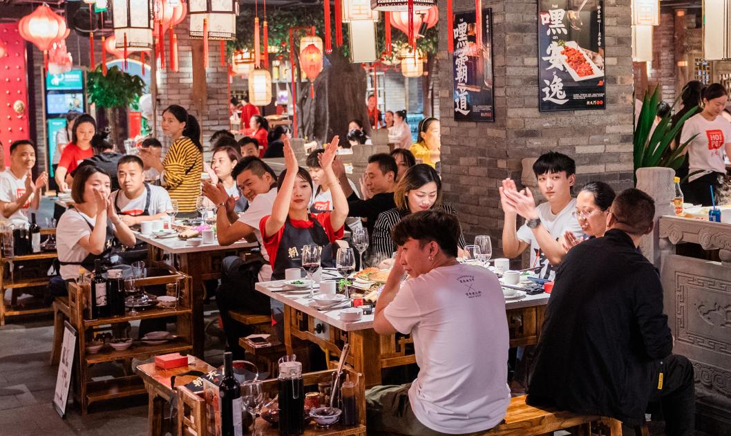 年輕人開始反向消費(fèi)，餐飲業(yè)應(yīng)該如何應(yīng)對(duì)？