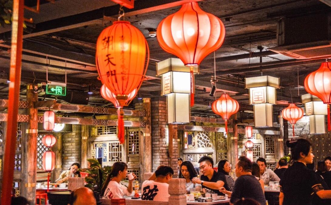 五類火鍋店裝修風(fēng)格，時(shí)尚正在路上，經(jīng)典永不過時(shí)！