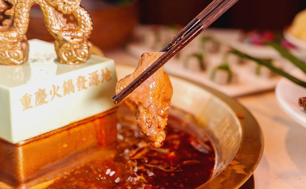火鍋耙牛肉，好吃得不得了，難怪們店賣斷貨！