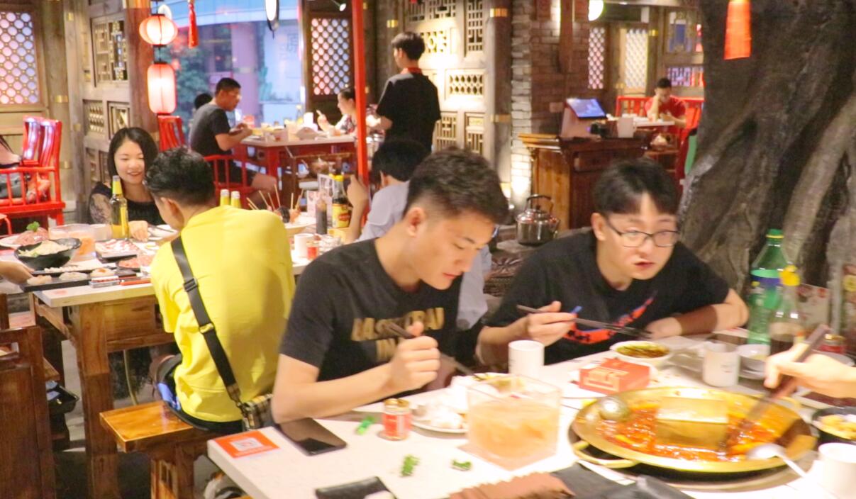 為什么干餐飲這么難？火鍋加盟有何優(yōu)勢？