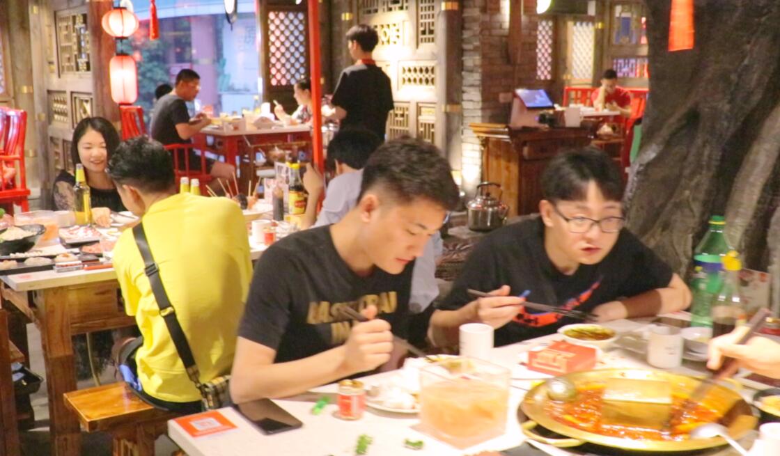 重慶火鍋，推出低價(jià)套餐，生意是否好？